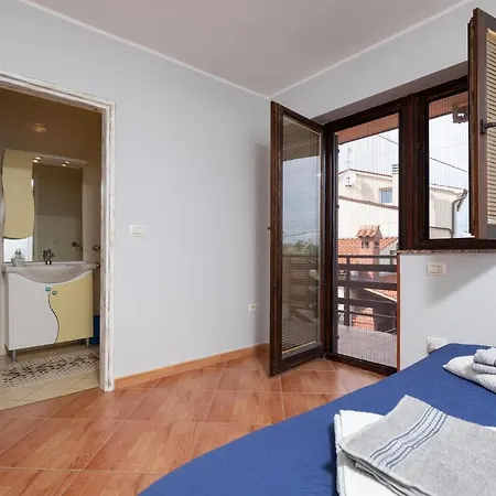 1 Bedroom Amazing Apartment In Peruski * Peruski