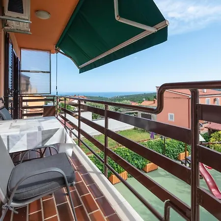 1 Bedroom Amazing Apartment In Peruski Apartment