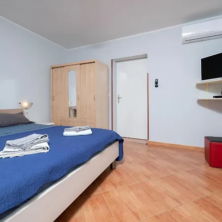 1 Bedroom Amazing Apartment In Peruski Apartment *